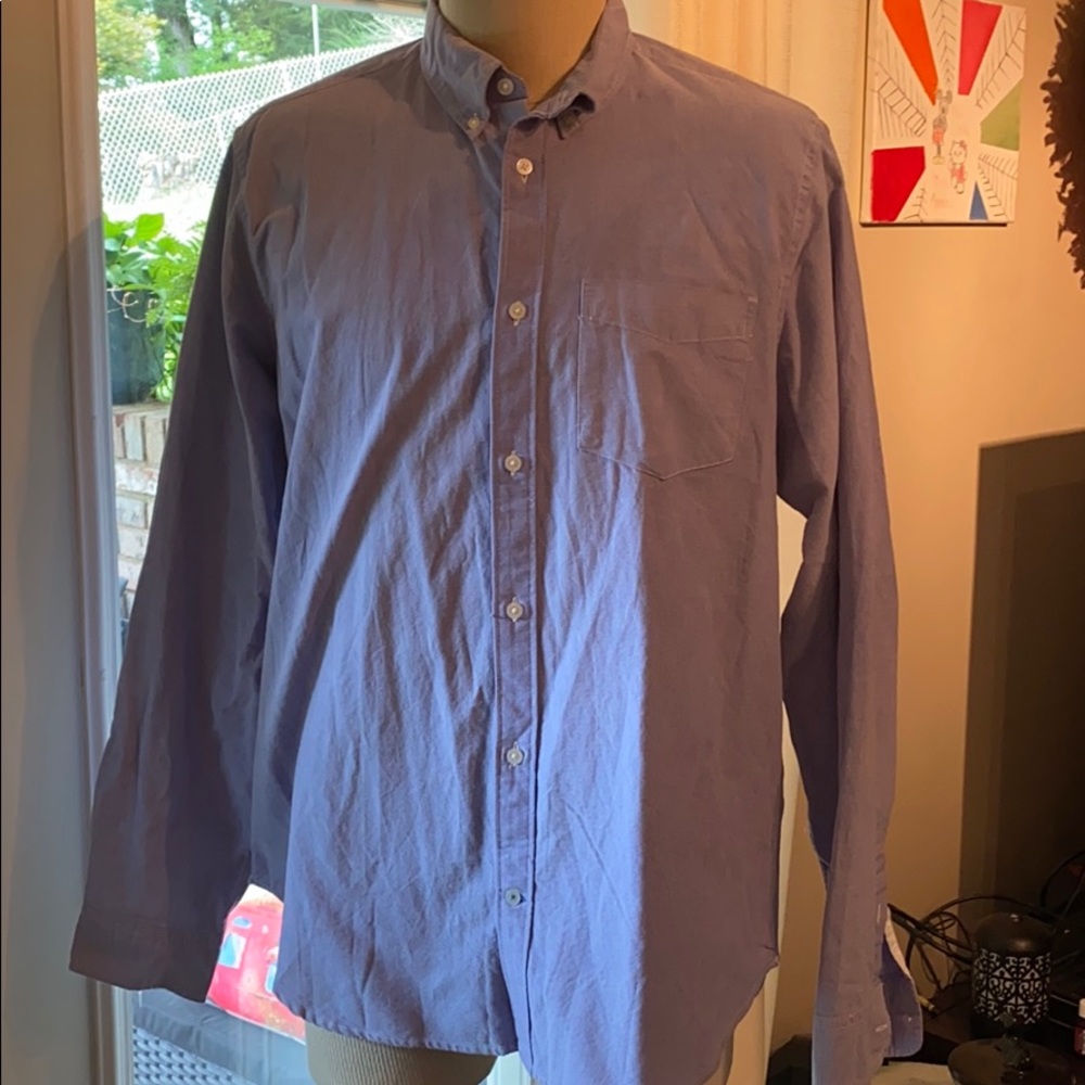 Men’s Gap shirt